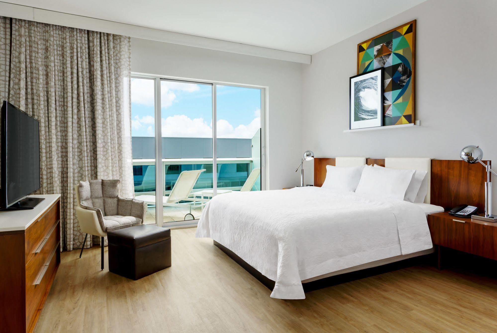 Hampton & 3* Santa Monica